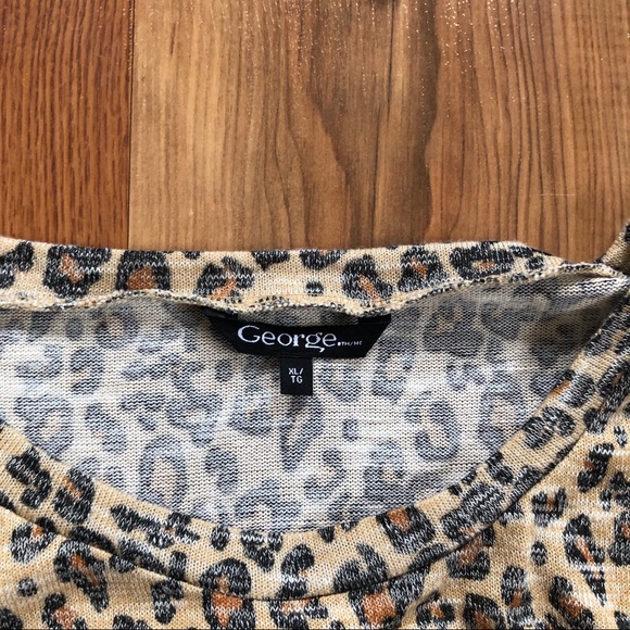 Cheetah Print knot tee - Picture 2 of 4